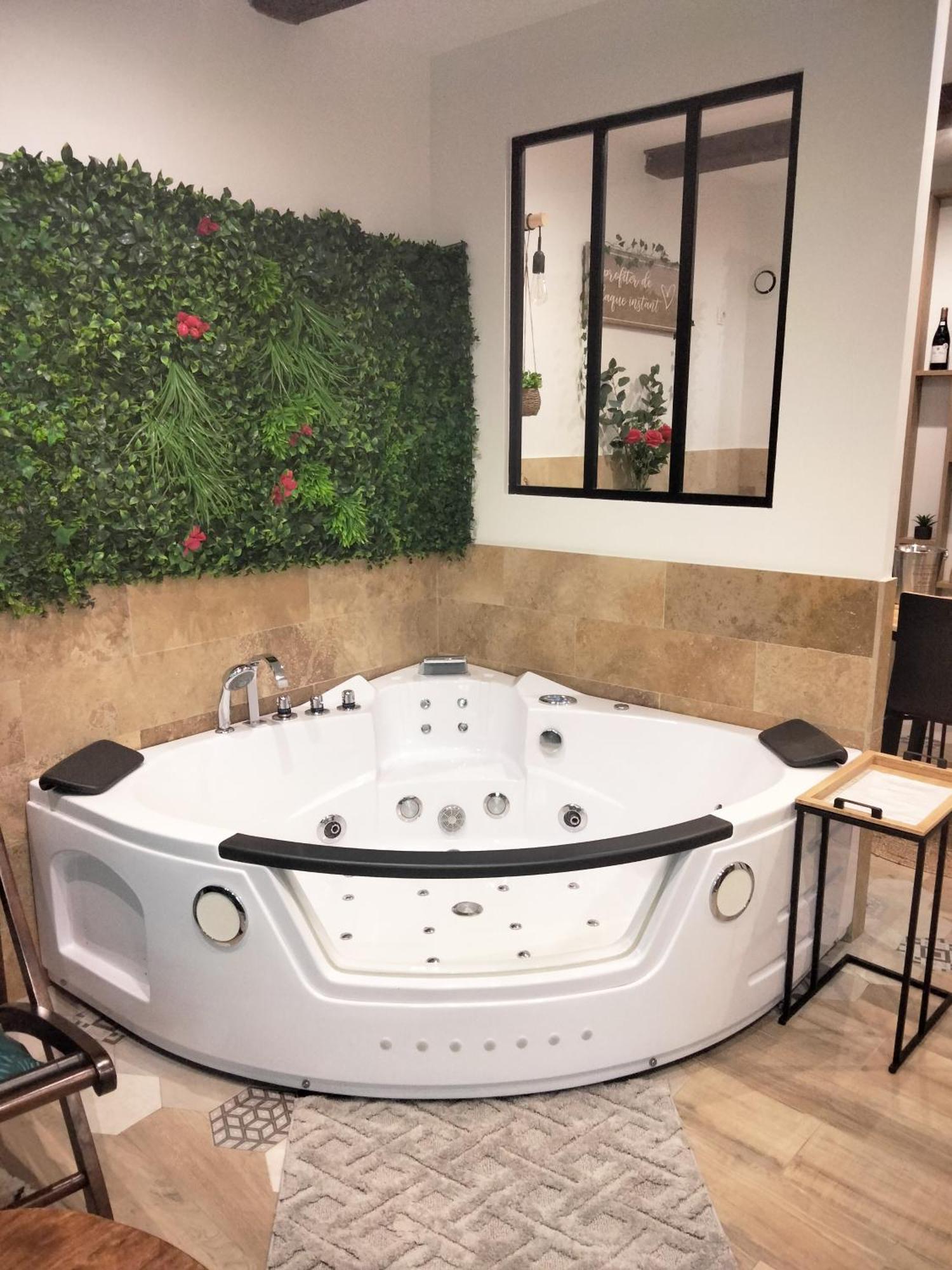 Maison Prestige Le Donjon Des Plaisirs Jacuzzi Montluel Exteriér fotografie